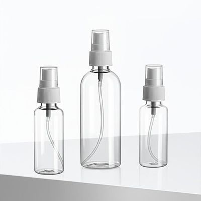 تخزين بسيط مع زجاجات الحاويات البلاستيكية ومضخة الرذاذ